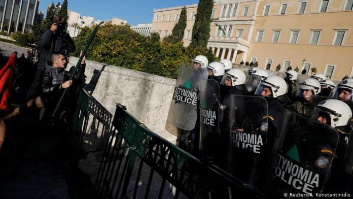 Yunanistan’da üniversiteliler sokağa döküldü