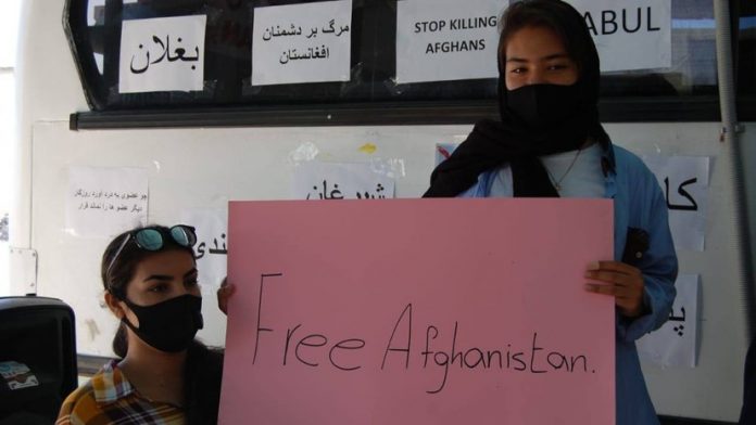 Yunanistan Midilli Adası’ndaki Afganistanlı kadınların tüm dünyaya mesajı*