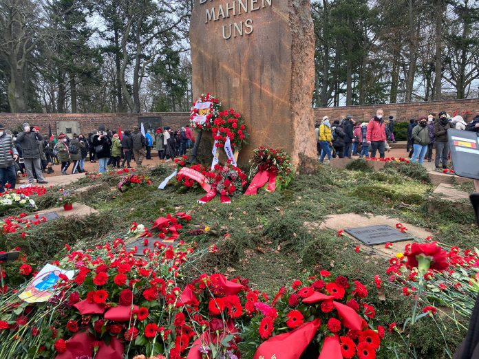 Berlin’de binler geleneksel Sosyalizmi eyleminde devrimin kızıl yıldızları Karl Liebknecht, Rosa Lüxsemburg ve V.İ.Lenin’i andı!