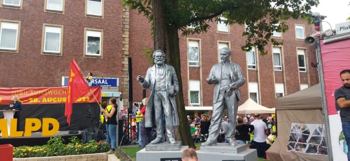 MLPD 40. Yıl Kutlaması ve Marx Heykelinin Açılışı Coşkuyla Gerçekleşti