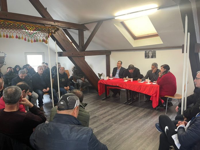 Mulhouse’da Son siyasal gelişmeler ve tavrımız üzerine kitlesel bir panel gerçekleştirildi.