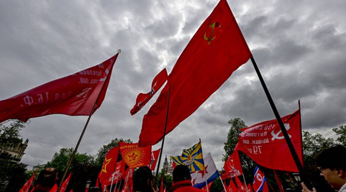 Birçok ülkede işçiler, emekçiler ve ezilenler haklarını meydanlarda haykırdı